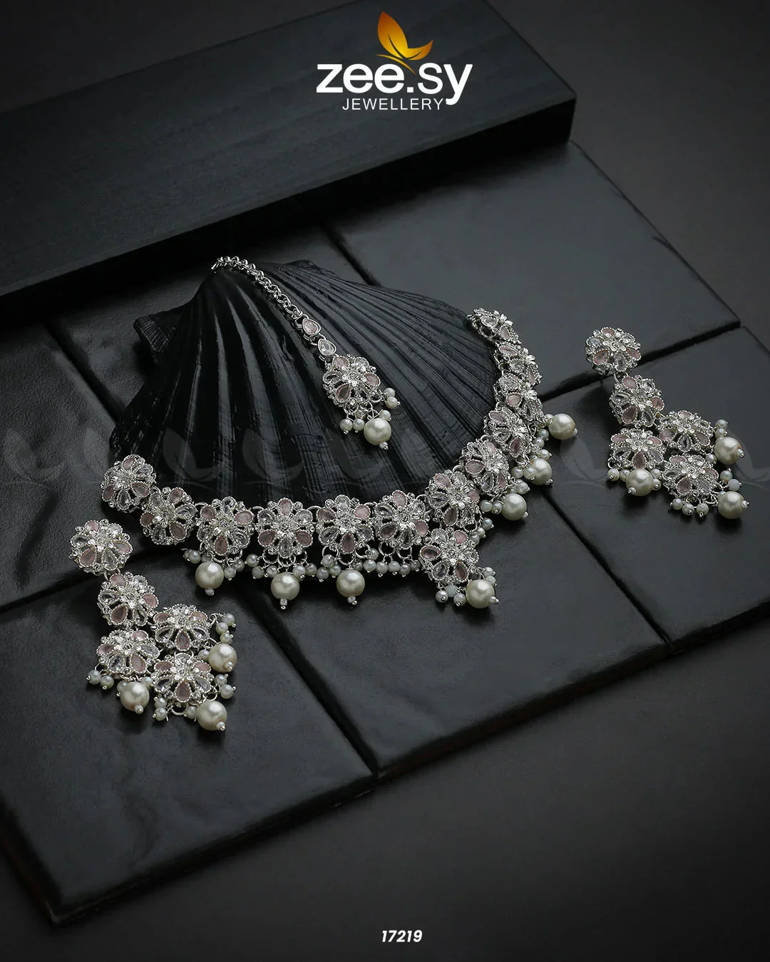 Zeesy Magnolia Glimmer Necklace - Image 3